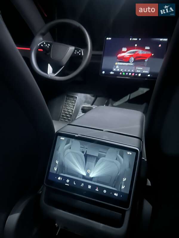 Седан Tesla Model 3 2025 в Звягеле