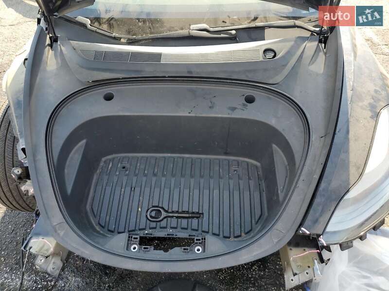 Седан Tesla Model 3 2021 в Луцке