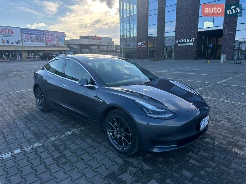 Седан Tesla Model 3 2020 в Черновцах