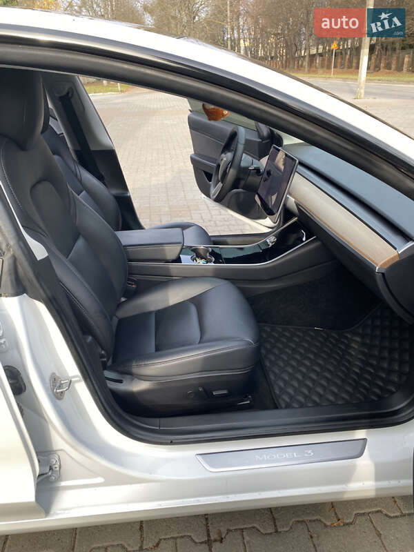 Седан Tesla Model 3 2020 в Львове фото 20 Седан Tesla Model 3 2020 в Львове