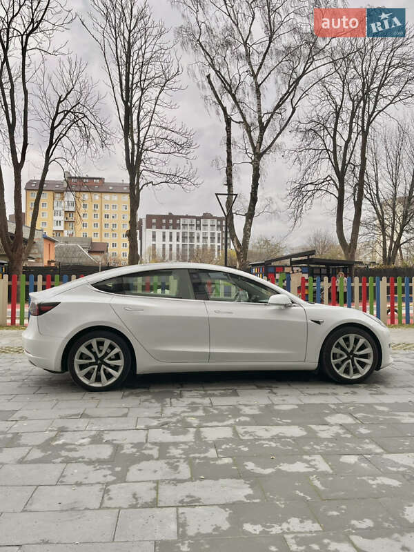 Седан Tesla Model 3 2020 в Івано-Франківську