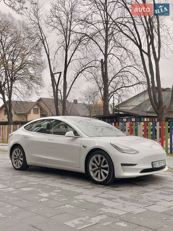 Седан Tesla Model 3 2020 в Івано-Франківську