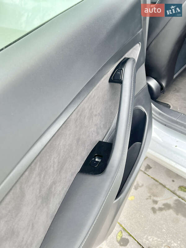 Седан Tesla Model 3 2020 в Івано-Франківську