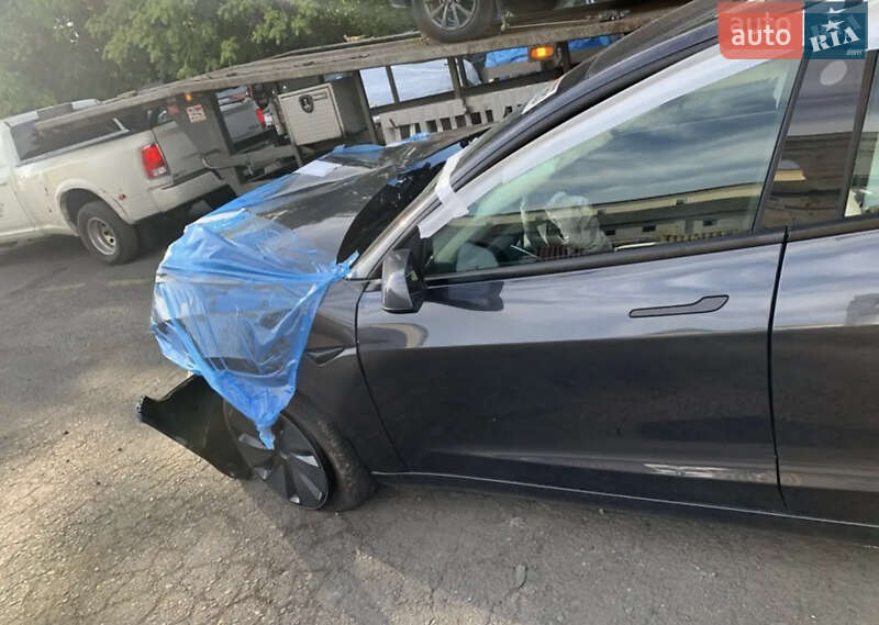 Седан Tesla Model 3 2024 в Киеве