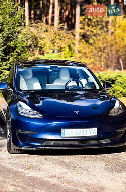 Седан Tesla Model 3 2019 в Киеве