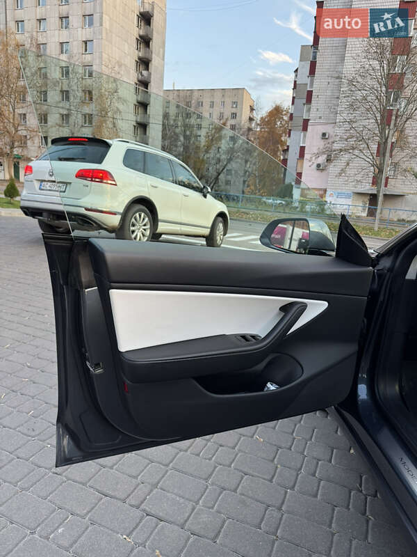 Седан Tesla Model 3 2020 в Харкові