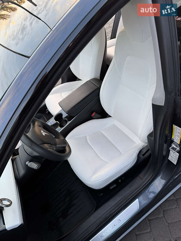 Седан Tesla Model 3 2020 в Харкові