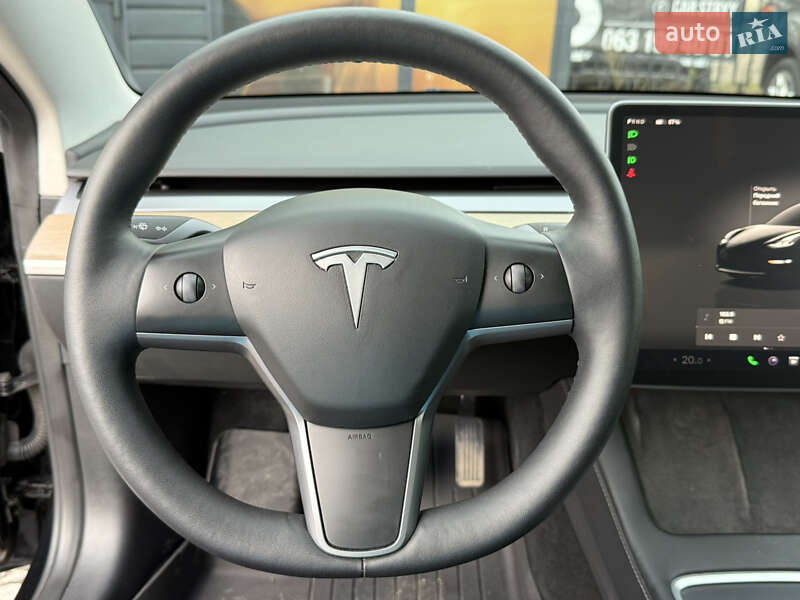 Седан Tesla Model 3 2022 в Стрию