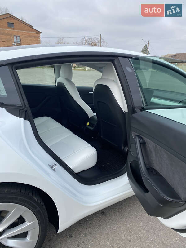 Седан Tesla Model 3 2021 в Покрові