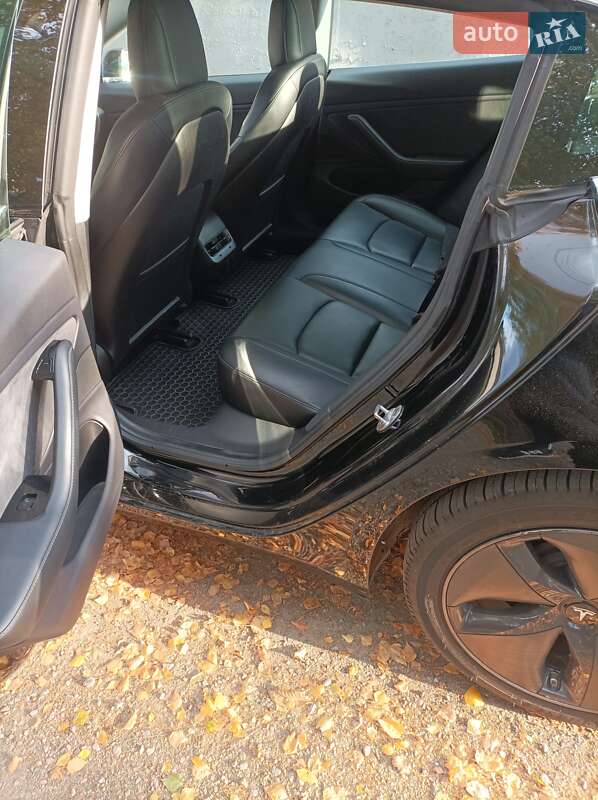 Седан Tesla Model 3 2019 в Дніпрі
