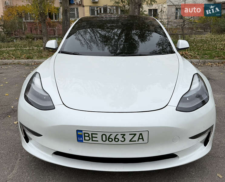 Седан Tesla Model 3 2022 в Киеве