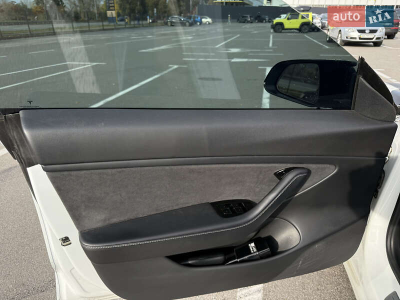 Седан Tesla Model 3 2020 в Киеве фото 7 Седан Tesla Model 3 2020 в Киеве