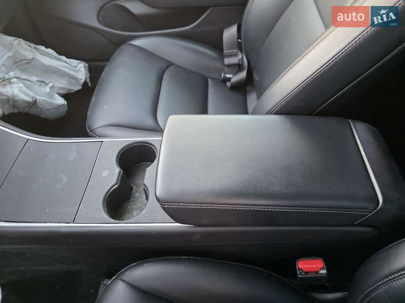 Седан Tesla Model 3 2018 в Львове фото 32 Седан Tesla Model 3 2018 в Львове