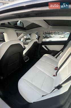Седан Tesla Model 3 2019 в Буче