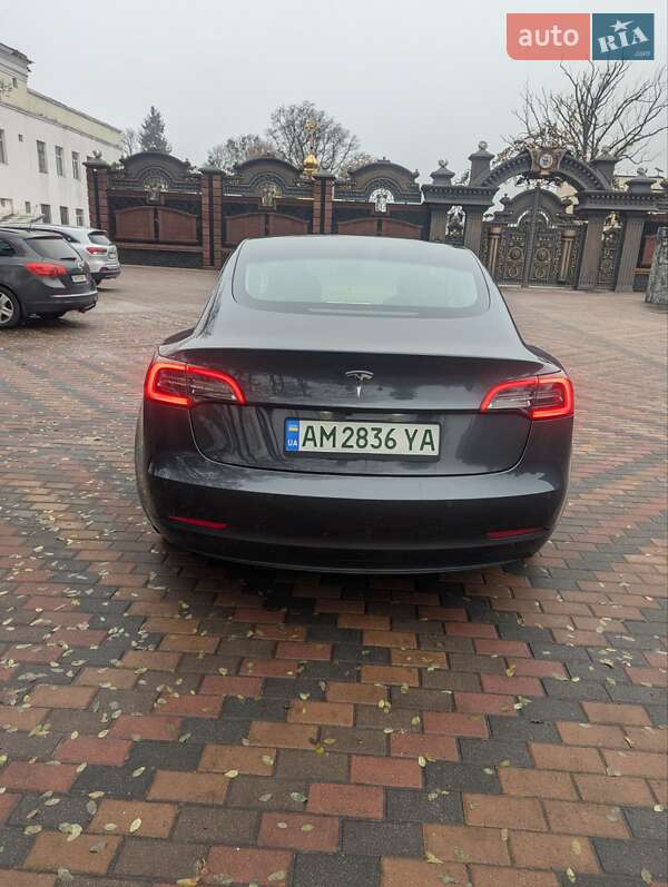 Седан Tesla Model 3 2019 в Звягелі