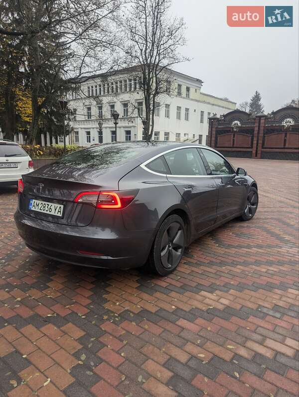 Седан Tesla Model 3 2019 в Звягелі