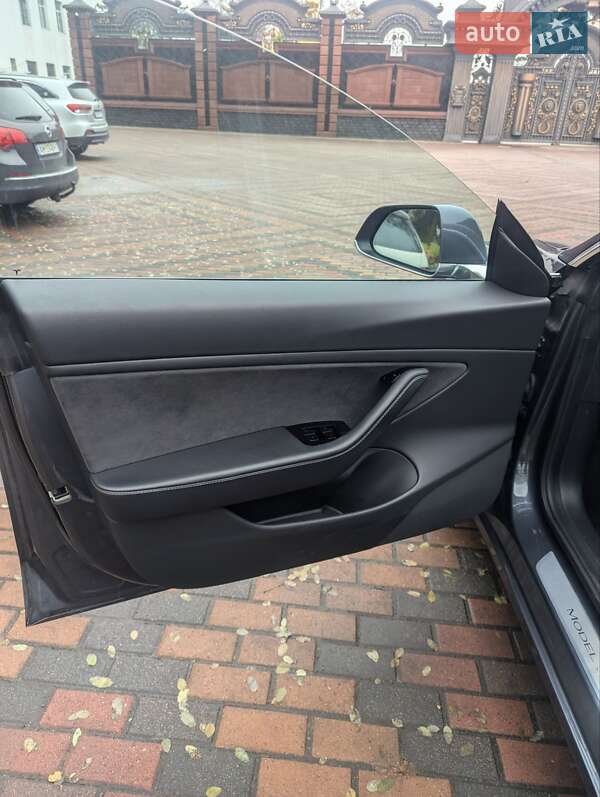 Седан Tesla Model 3 2019 в Звягелі