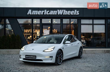 Седан Tesla Model 3 2023 в Черновцах