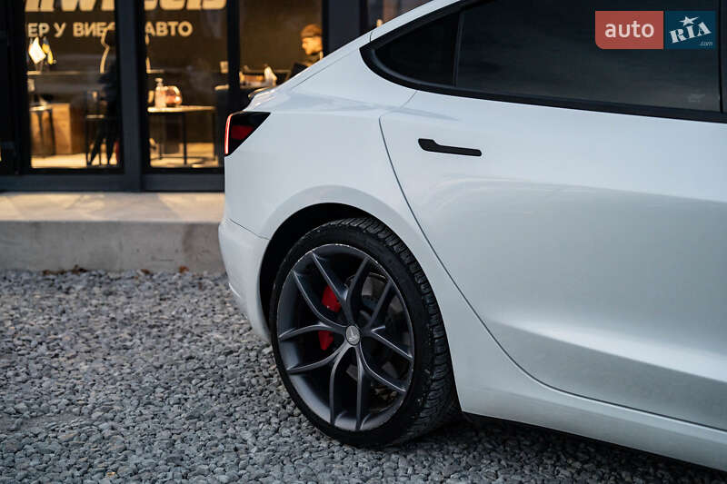 Седан Tesla Model 3 2023 в Чернівцях фото 9 Седан Tesla Model 3 2023 в Чернівцях