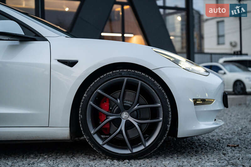 Седан Tesla Model 3 2023 в Чернівцях фото 14 Седан Tesla Model 3 2023 в Чернівцях
