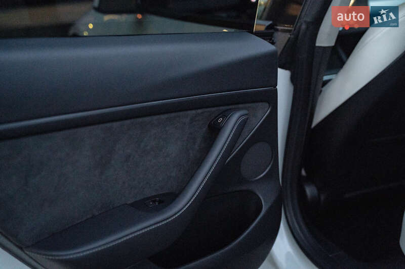 Седан Tesla Model 3 2023 в Чернівцях фото 36 Седан Tesla Model 3 2023 в Чернівцях