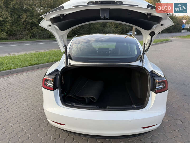 Седан Tesla Model 3 2022 в Луцьку