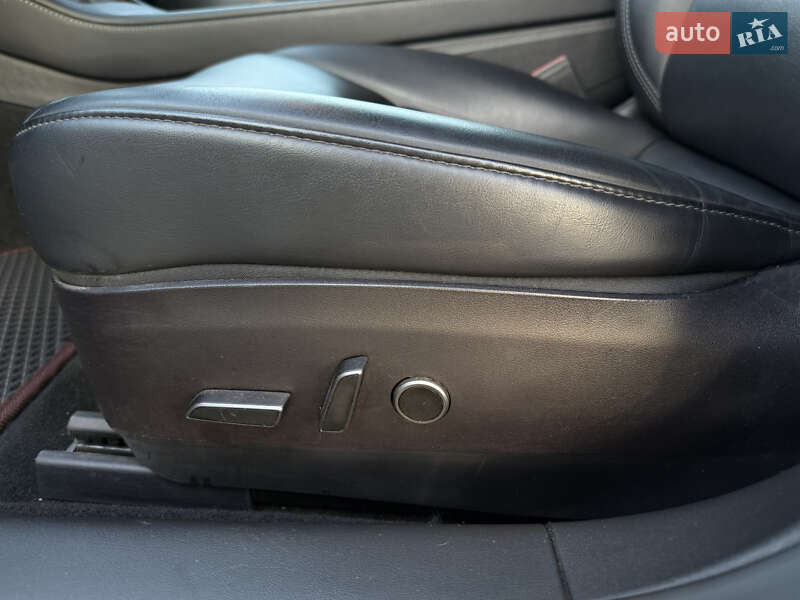 Седан Tesla Model 3 2022 в Луцьку