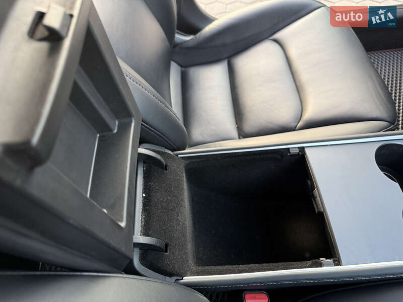 Седан Tesla Model 3 2022 в Луцьку