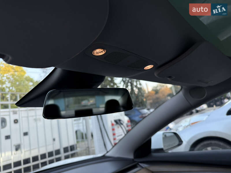 Седан Tesla Model 3 2022 в Луцьку