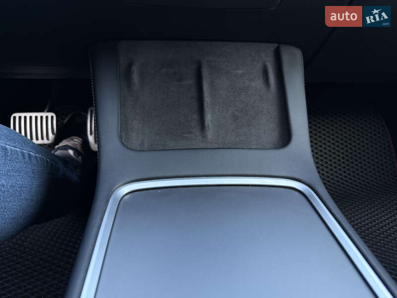 Седан Tesla Model 3 2022 в Луцьку