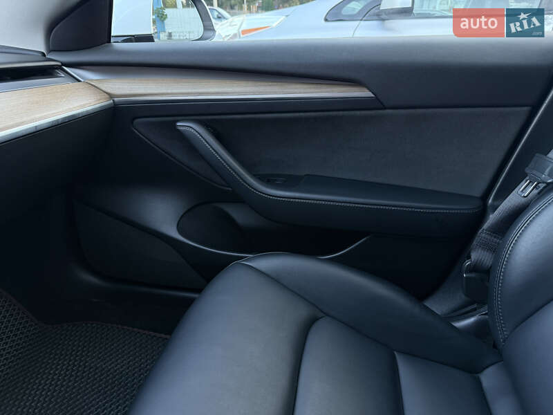 Седан Tesla Model 3 2022 в Луцьку