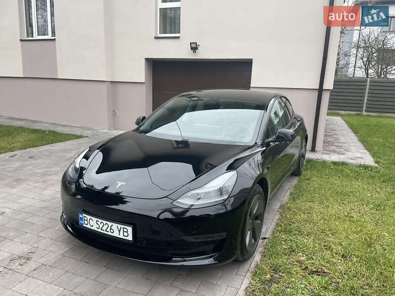 Седан Tesla Model 3 2021 в Львове