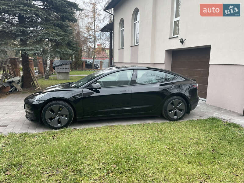Седан Tesla Model 3 2021 в Львове