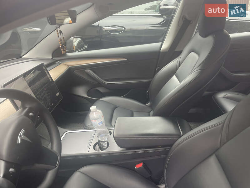 Седан Tesla Model 3 2021 в Львове