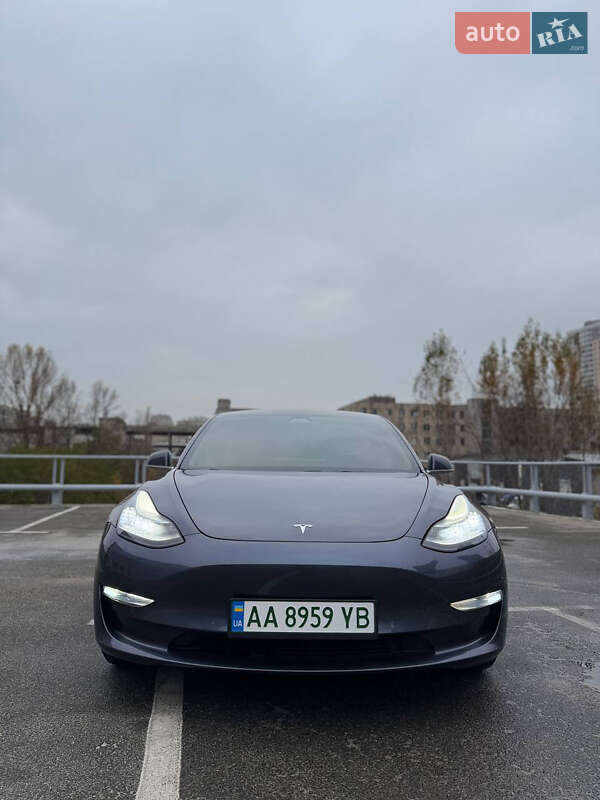 Седан Tesla Model 3 2019 в Киеве