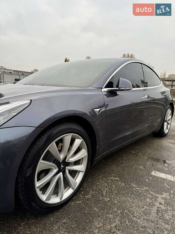 Седан Tesla Model 3 2019 в Киеве