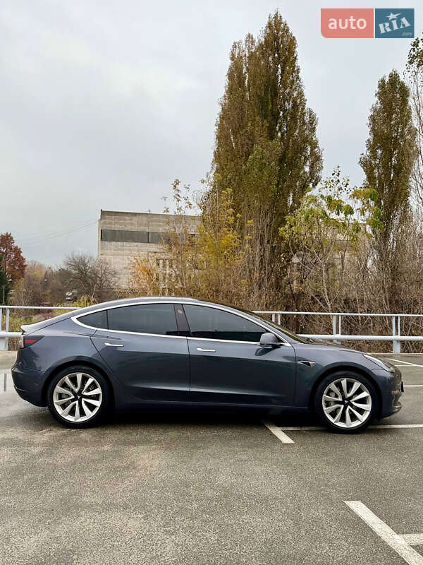 Седан Tesla Model 3 2019 в Киеве