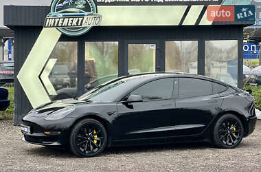 Седан Tesla Model 3 2022 в Киеве