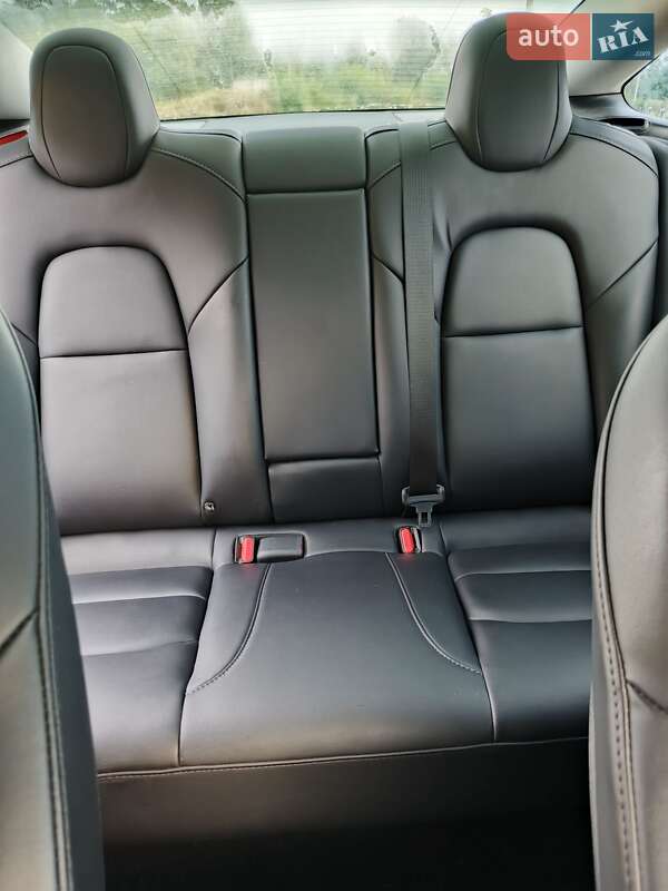 Седан Tesla Model 3 2021 в Борисполі