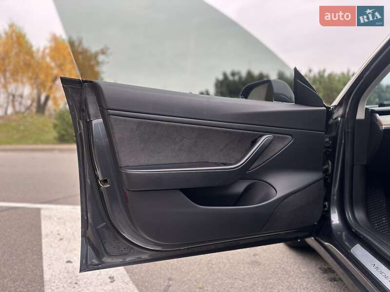 Седан Tesla Model 3 2018 в Киеве