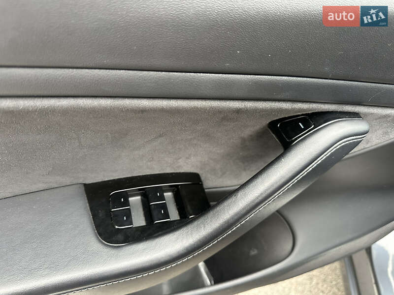 Седан Tesla Model 3 2018 в Киеве