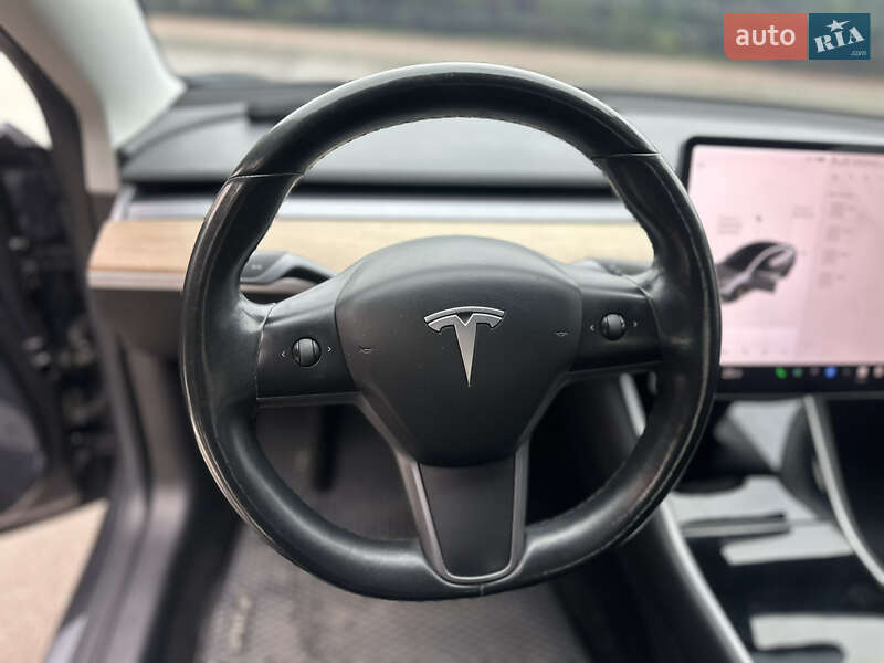 Седан Tesla Model 3 2018 в Киеве
