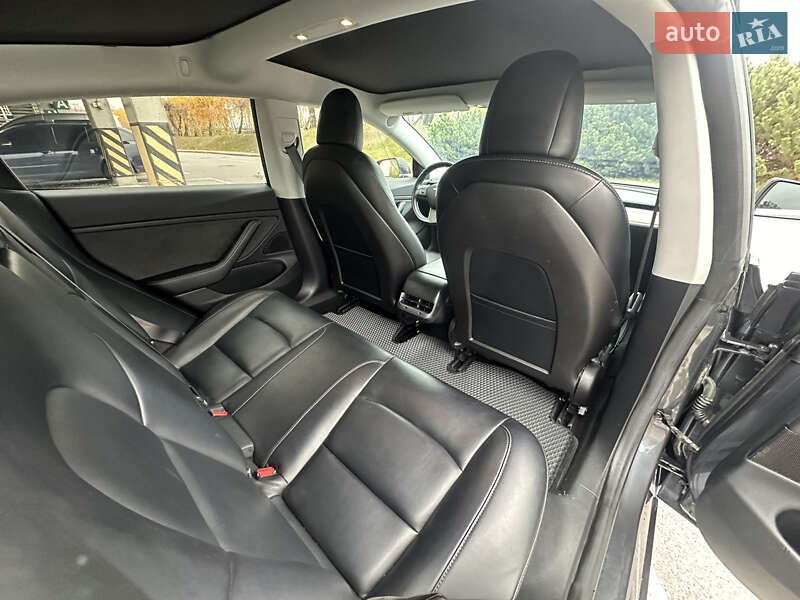 Седан Tesla Model 3 2018 в Киеве