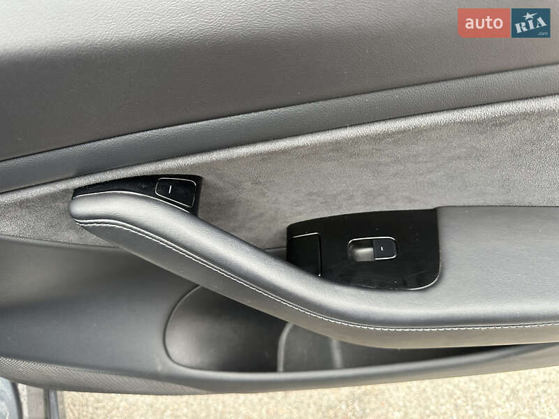 Седан Tesla Model 3 2018 в Киеве
