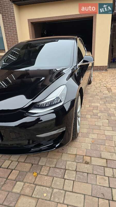 Седан Tesla Model 3 2018 в Запоріжжі