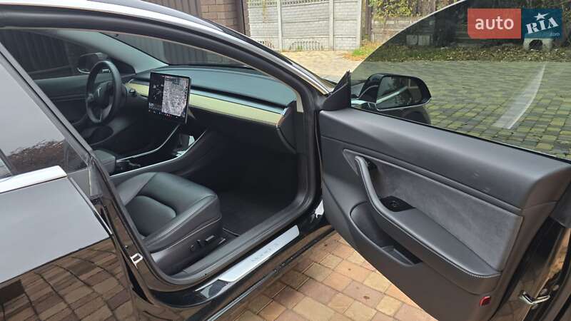 Седан Tesla Model 3 2018 в Запоріжжі