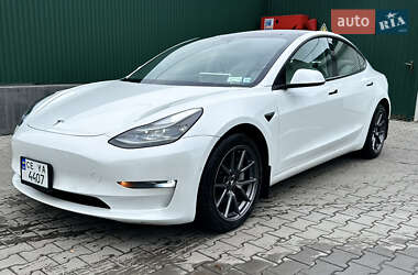 Седан Tesla Model 3 2021 в Чернівцях