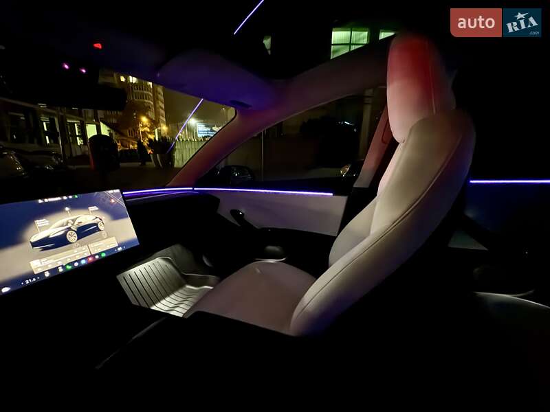 Седан Tesla Model 3 2024 в Днепре