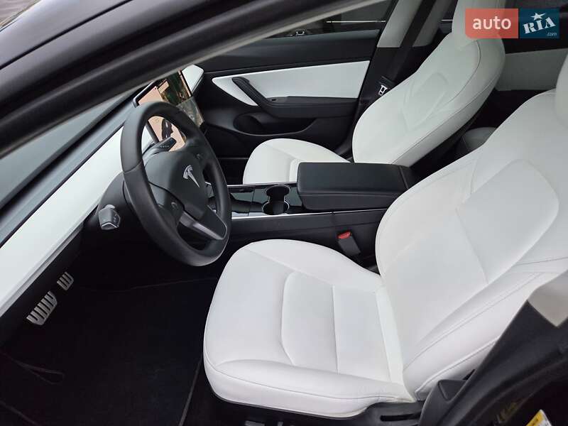 Седан Tesla Model 3 2020 в Києві