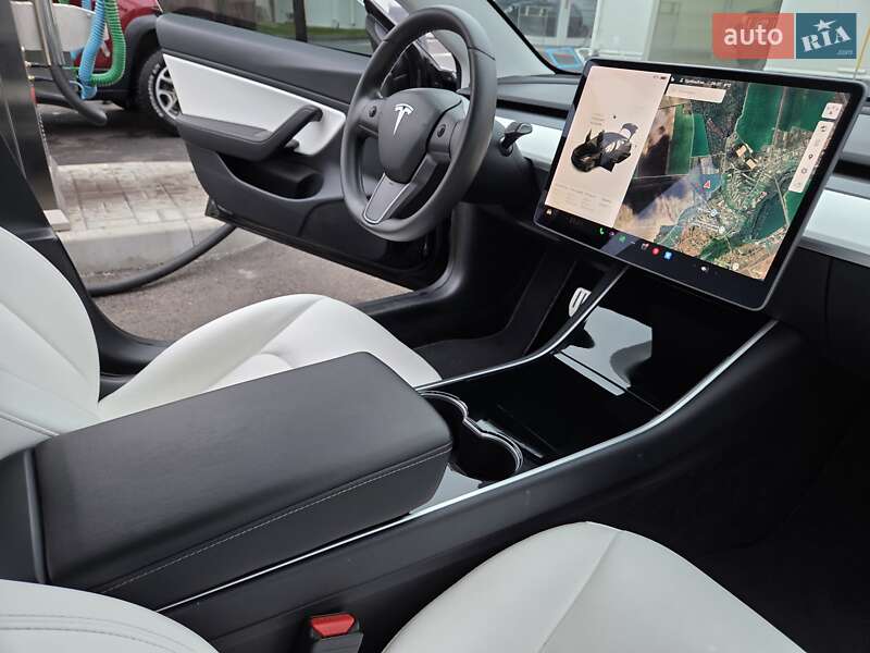 Седан Tesla Model 3 2020 в Києві
